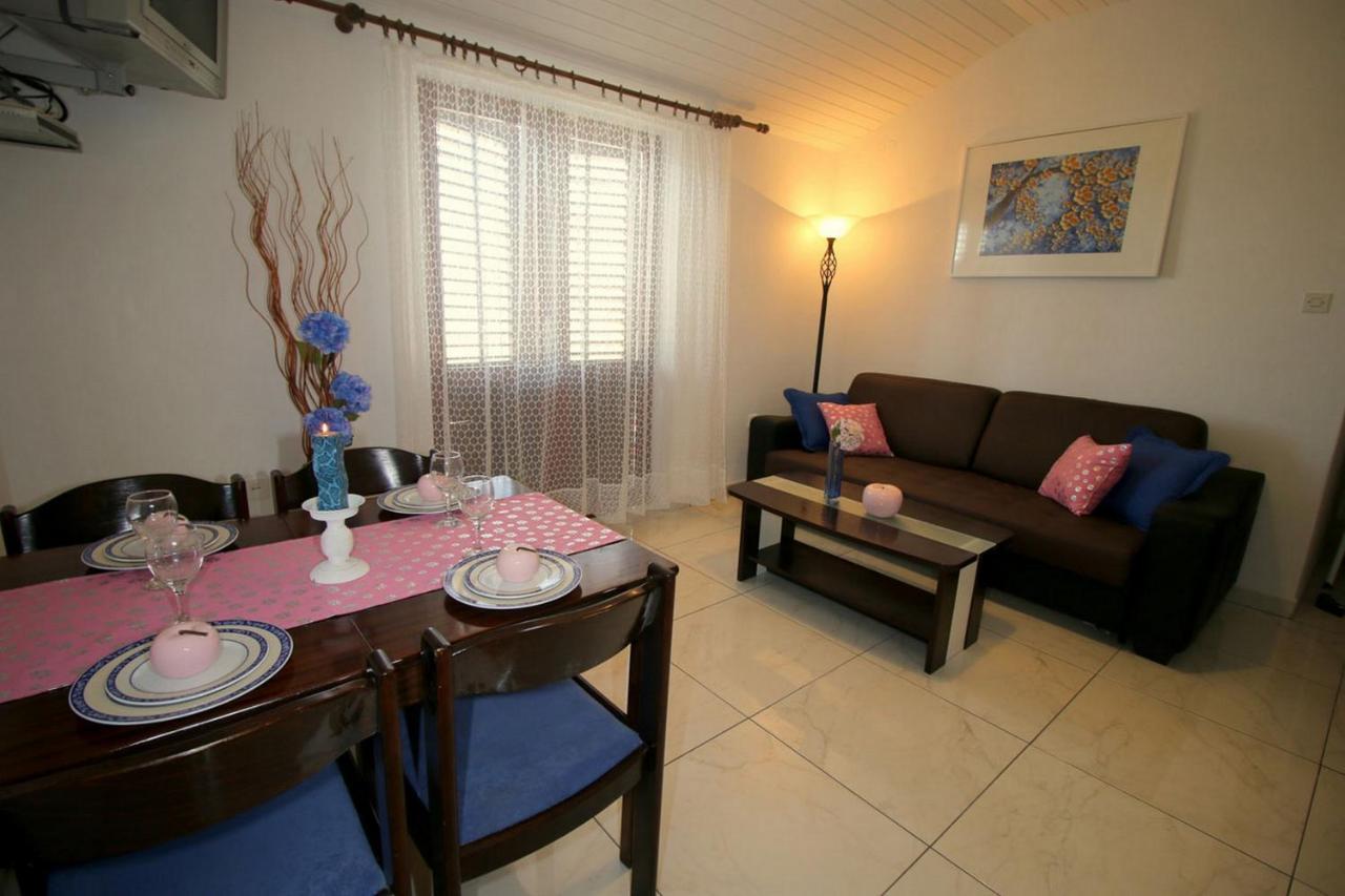 Villa Renipol Adults Only Sutivan Bagian luar foto