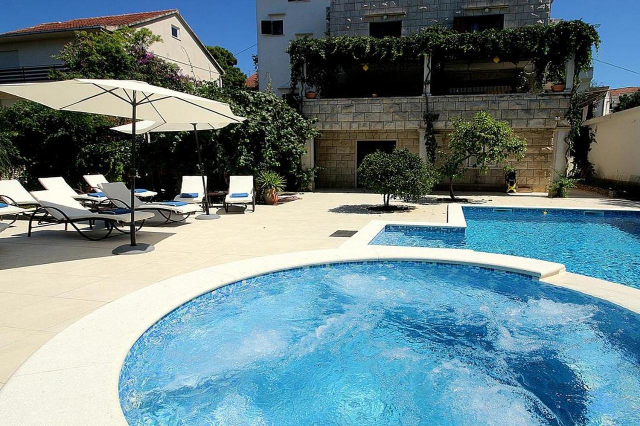 Villa Renipol Adults Only Sutivan Bagian luar foto