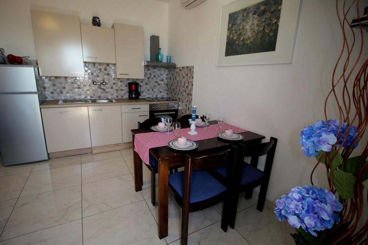 Villa Renipol Adults Only Sutivan Bagian luar foto