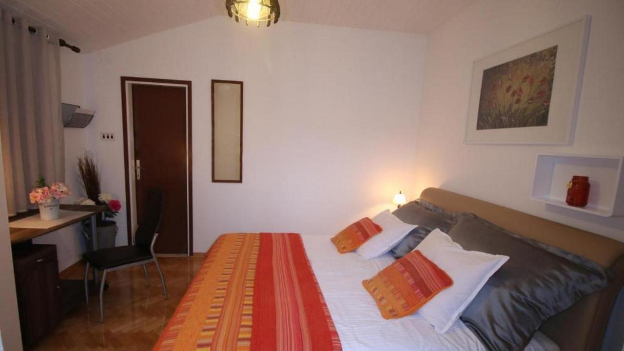 Villa Renipol Adults Only Sutivan Bagian luar foto