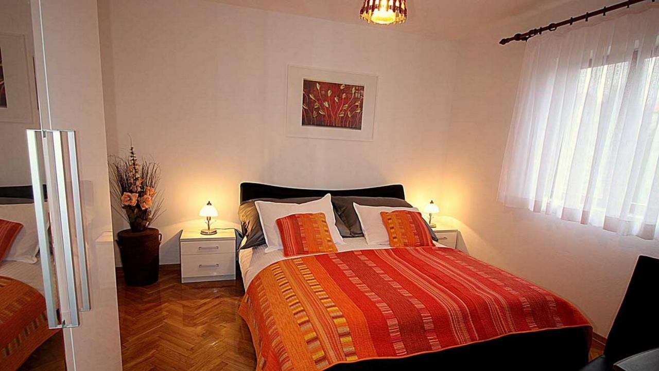 Villa Renipol Adults Only Sutivan Bagian luar foto