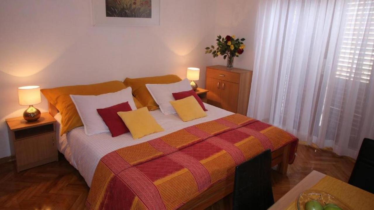 Villa Renipol Adults Only Sutivan Bagian luar foto