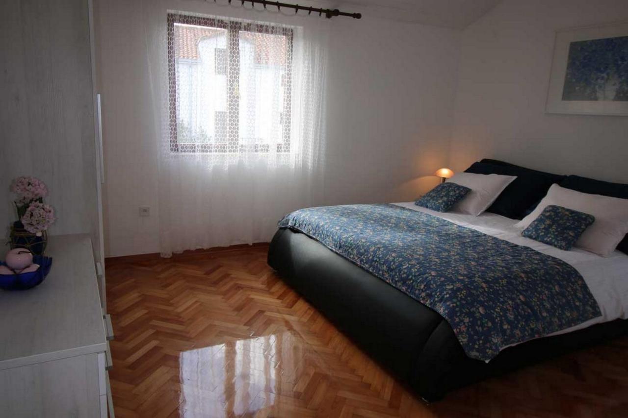 Villa Renipol Adults Only Sutivan Bagian luar foto