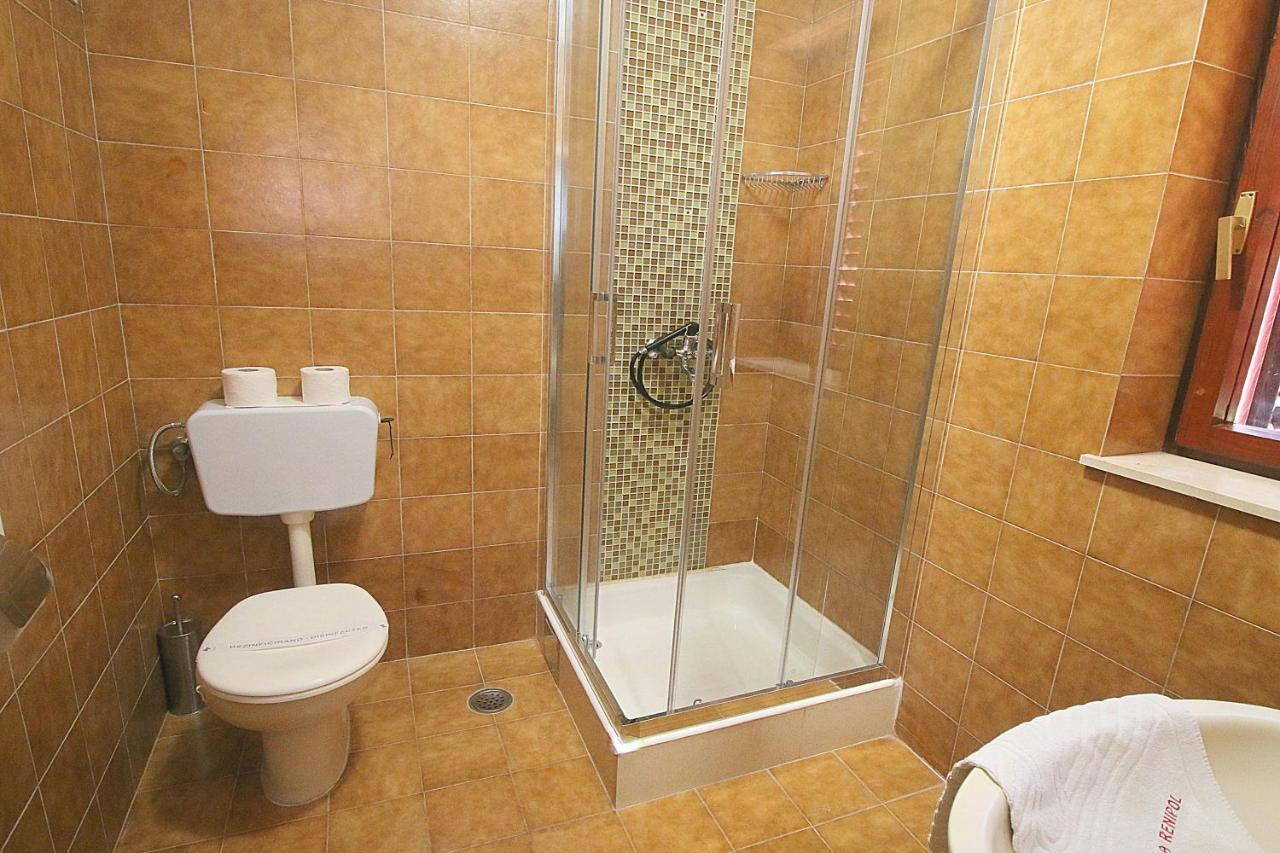 Villa Renipol Adults Only Sutivan Bagian luar foto