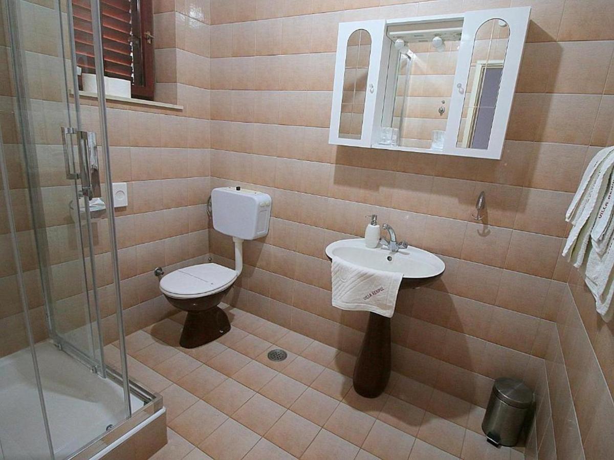 Villa Renipol Adults Only Sutivan Bagian luar foto