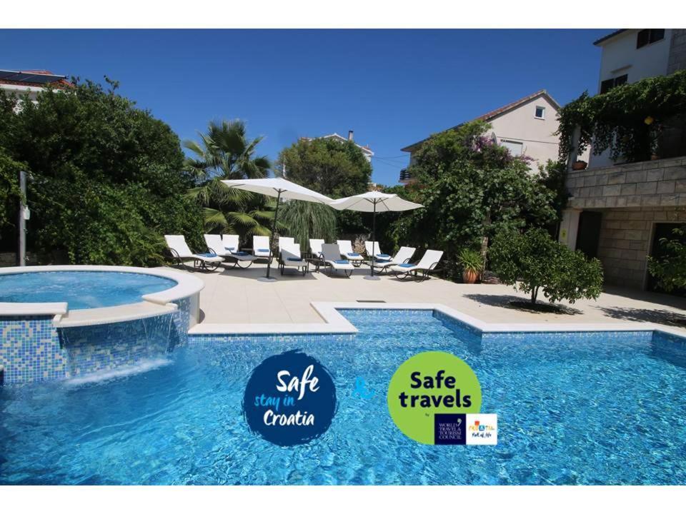 Villa Renipol Adults Only Sutivan Bagian luar foto