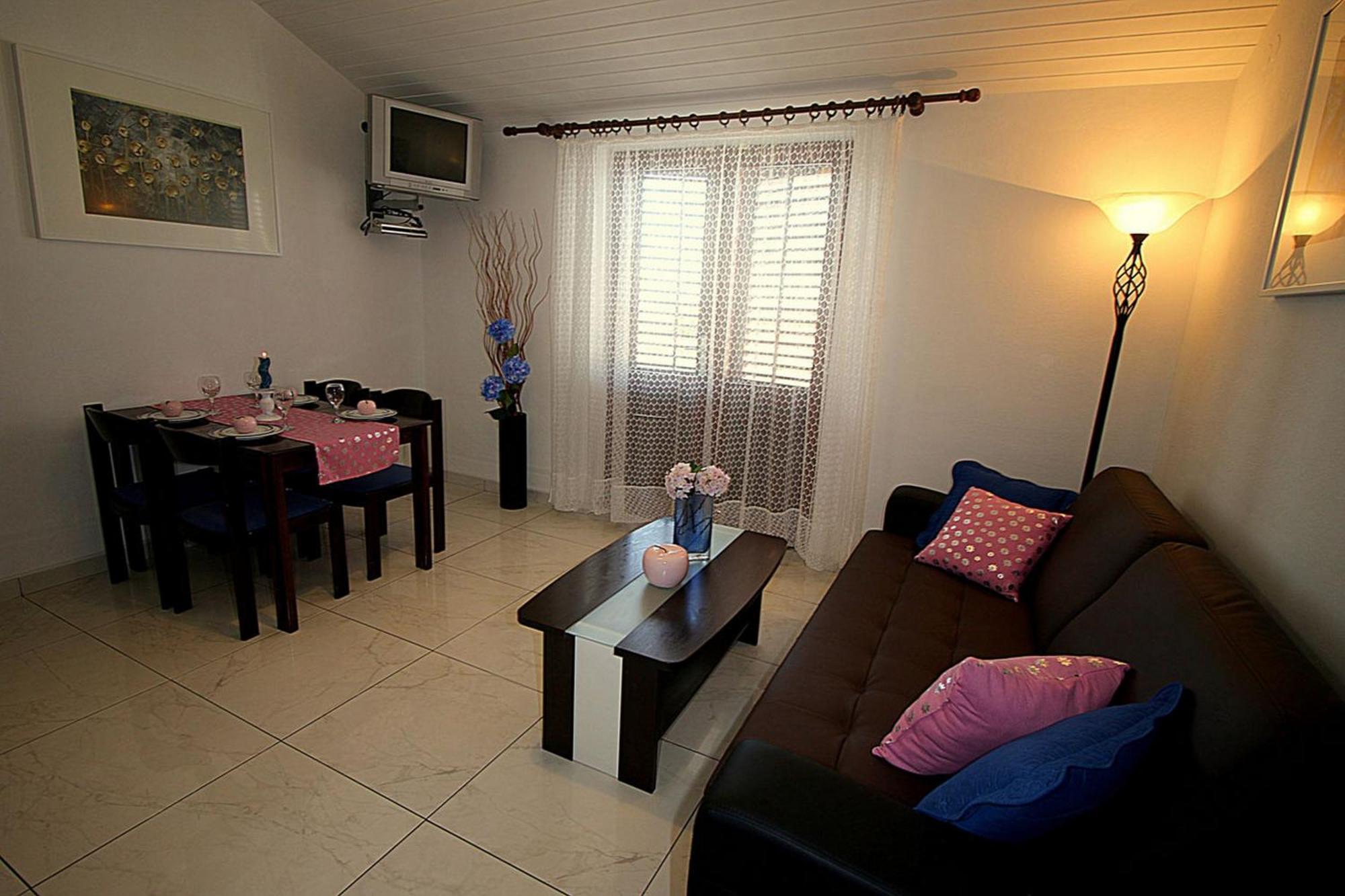 Villa Renipol Adults Only Sutivan Ruang foto