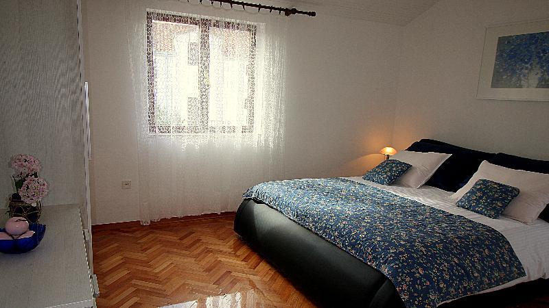 Villa Renipol Adults Only Sutivan Bagian luar foto